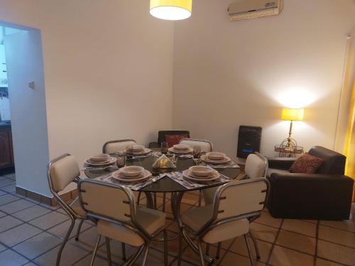 a dining room with a table and chairs at Casa Silvia - Zona Palmares in Godoy Cruz