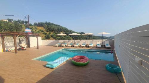 Πισίνα στο ή κοντά στο Angelo’s villa