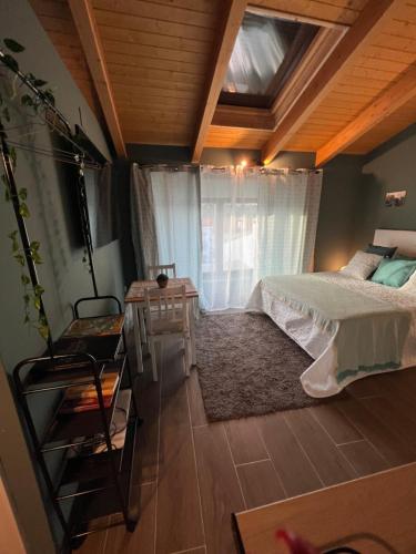 Postel nebo postele na pokoji v ubytování Grupo García de Paredes apartamentos turísticos
