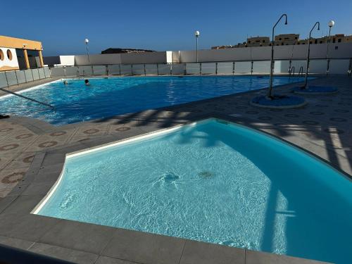 a large swimming pool on top of a building at Apartamento BLUE OCEAN Complex Amaya Fuerteventura in Costa de Antigua