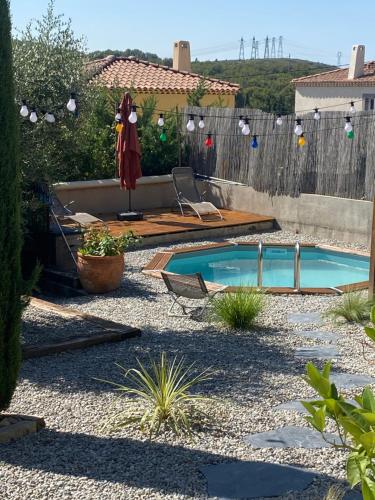 a backyard with a swimming pool and a fence at Studio entre Aix en Provence et Marseille et parking in Septèmes-les-Vallons