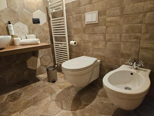 a bathroom with a toilet and a sink at DESTASU' Apartments in Castel del Monte
