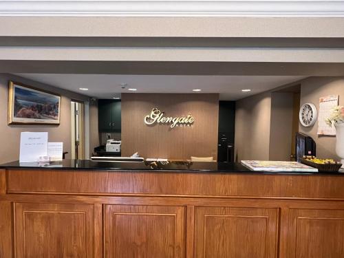 a reception desk with a sign that says banquet at The Glengate Hotel & Suites in Niagara Falls