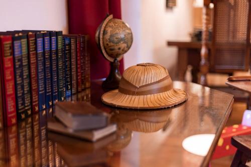 a hat sitting on a table next to books at Haus Himmelfahrt in Soprabolzano
