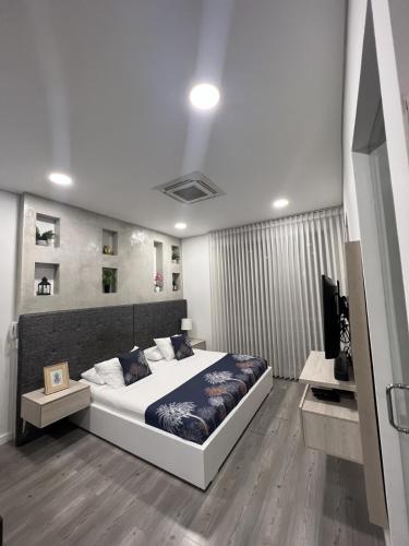 a bedroom with a large bed and a television at Edificio Lotus Loft in Cali