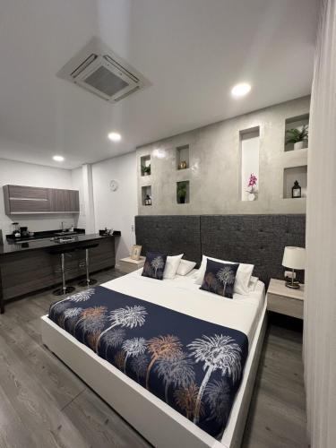 a bedroom with a large bed and a piano at Edificio Lotus Loft in Cali