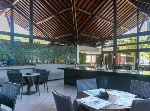 Εστιατόριο ή άλλο μέρος για φαγητό στο Nannai Beira Mar, Flat Duplex em Muro Alto - Porto de Galinhas