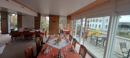 a dining room with tables and chairs and windows at Hotel / Restaurant Post in Eschlikon