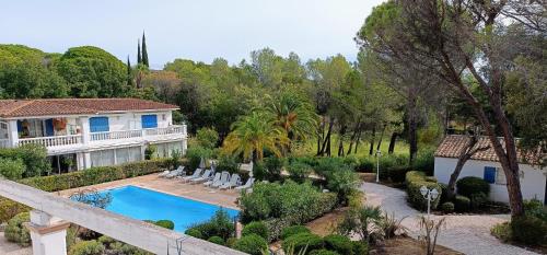 Swimmingpoolen hos eller tæt på Superbe appartement de standing Le Trophée du Golf
