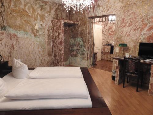 Ένα ή περισσότερα κρεβάτια σε δωμάτιο στο Turmhotel Weserblick Bremen
