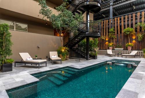 a swimming pool with a staircase in a building at Dominion Polanco in Mexico City