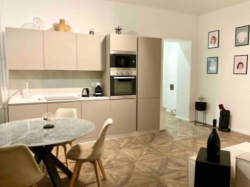 a kitchen with a table and a dining room at WW Home: Airco, Politecnico, Atp in Turin