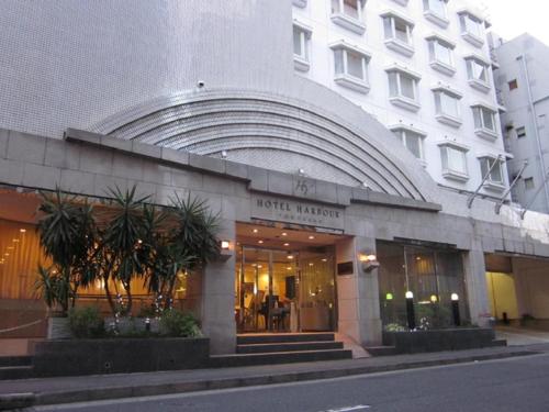 a hotel building with a hotel mirror on a street at Hotel Harbour Yokosuka - Vacation STAY 83183v in Yokosuka