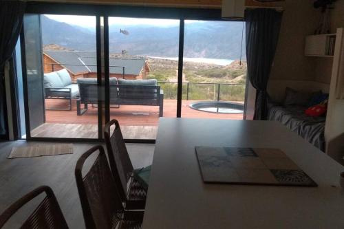 Design House Optimal view of the Lake HotTub Minimum 3 nights stay Check at AirB and B better