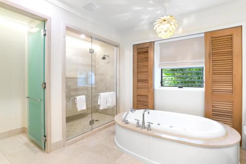 a bathroom with a tub and a glass shower at K B M Resorts Montage Residence Pama 2206 Stunning Groundfloor 3 bed Perfect for Families Easy pool access LOccitane Amenities in Kapalua