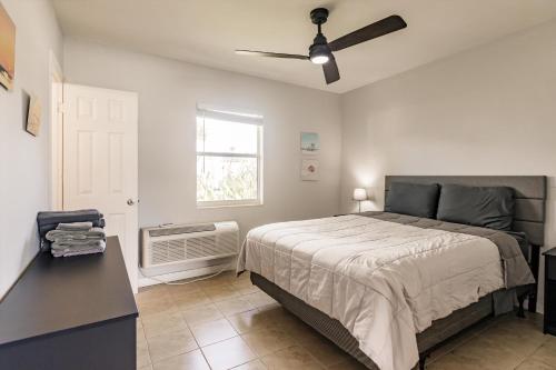 a bedroom with a bed and a ceiling fan at Poolfront Cottage Near Beach with Full Kitchen! in Fort Myers