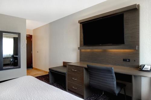 Cama o camas de una habitación en Days Inn & Conference Centre by Wyndham Prince Albert