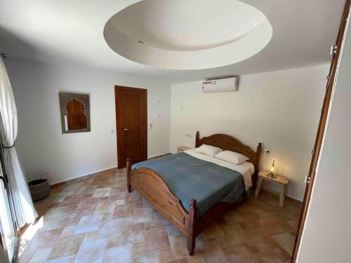 a bedroom with a bed and a large ceiling at Casa Estrella in Almería
