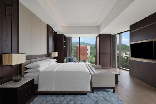 Katil atau katil-katil dalam bilik di Guangzhou Marriott Hotel Baiyun