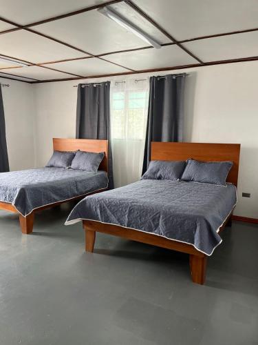 Una cama o camas en una habitación de MARIO