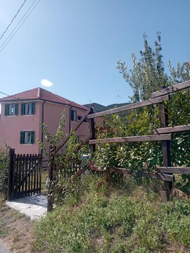 a wooden fence in front of a house at LA TANA DELLA VOLPETTA - Bed & Breakfast in Stella