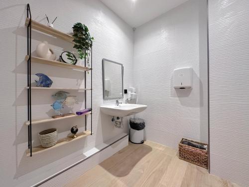 Ένα μπάνιο στο The POD Suite Hostel Blasco