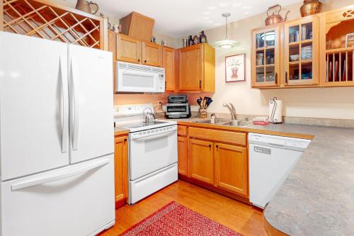 Creekside Condo – Photos 4