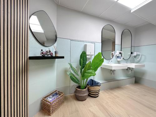 Ένα μπάνιο στο The POD Suite Hostel Blasco