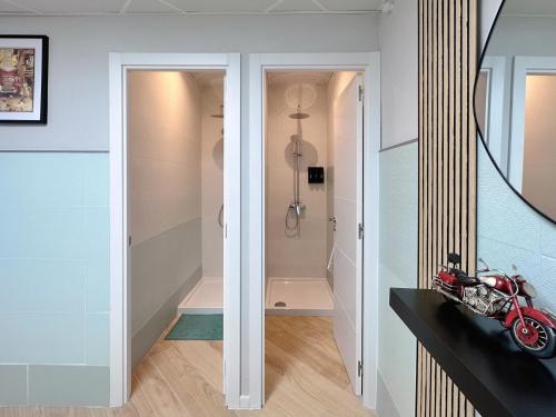 Ένα μπάνιο στο The POD Suite Hostel Blasco