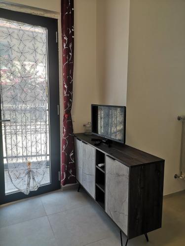 A Casa di Amiciにあるテレビまたはエンターテインメントセンター