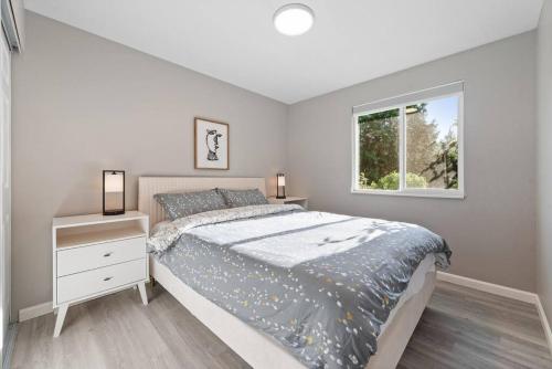 a bedroom with a bed and a window at Cheerful Kirkland Home w&AC Big Yard,Walk to Beach in Kirkland
