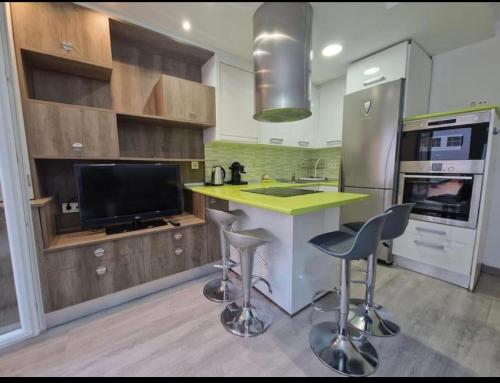 Η κουζίνα ή μικρή κουζίνα στο Apartamento con terraza y parking