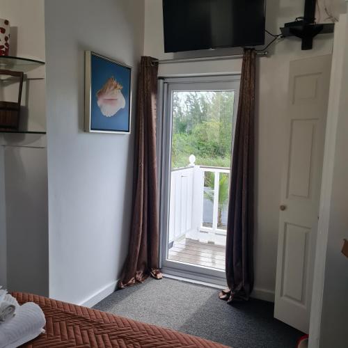 Letto o letti in una camera di BELL At The Airport Suites Adults Only - Free Airport Transportation