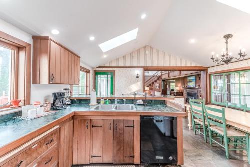 Una cocina o zona de cocina en Seaside Meadow