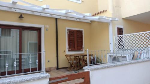 a balcony of a house with a table and chairs at Santa Teresa Gallura Green House in Santa Teresa Gallura