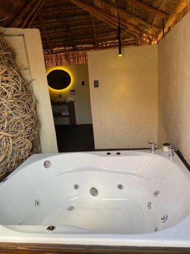 Ένα μπάνιο στο Casa Ku Hotel - Adults Only