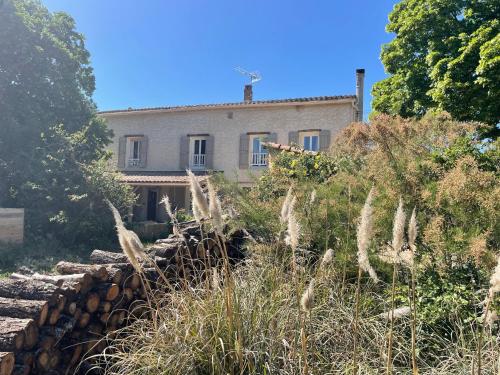 Κήπος έξω από το Sous les étoiles en Provence, gîtes les bambous et les grands chênes