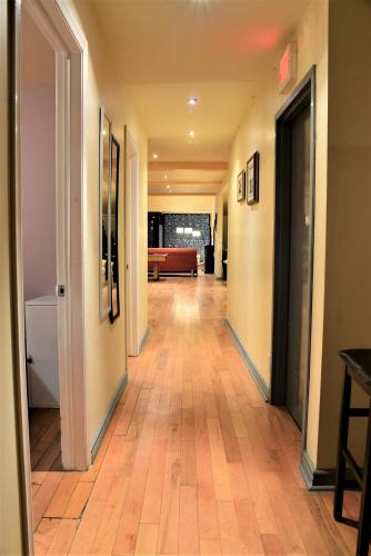 a hallway with wooden floors and a living room at ReUnion in Montréal