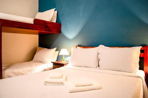 a bedroom with two bunk beds with towels on them at Villa Bella Ferradura in Búzios