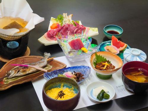 ホテルの敷地内または近くでの食事または食べ物