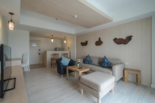 Posezení v ubytování Prachuap Grand Hotel
