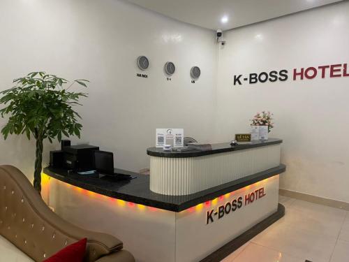 a kiosk in a hotel with a reception desk at K-BOSS Hotel in Bắc Ninh
