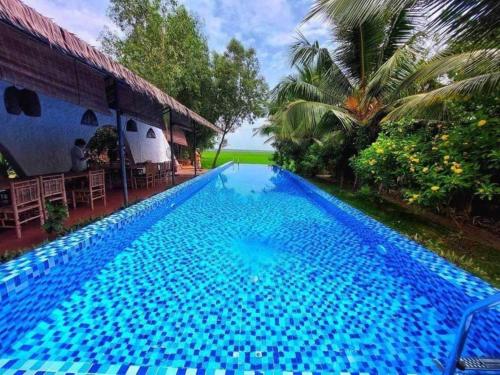 Πισίνα στο ή κοντά στο The Ruong Resort