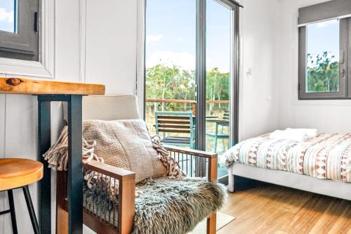 Postel nebo postele na pokoji v ubytování Tiny Home - Redbird