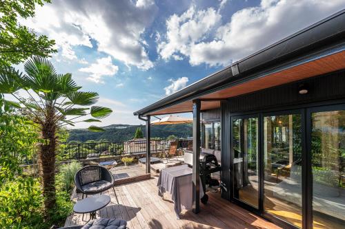 a house with a balcony with a view of the mountains at UNITED HILLS GARDEN in Fushiochō