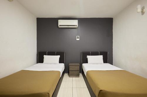 Postel nebo postele na pokoji v ubytování Uncle Guesthouse Kuala Terengganu