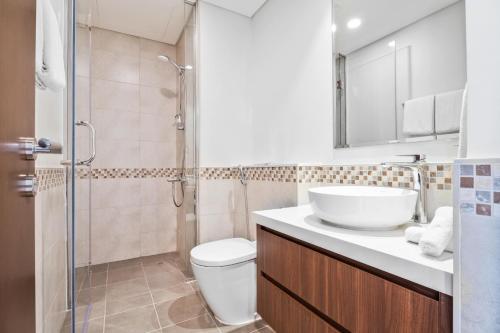 Koupelna v ubytování ALiving Luxury 1BR Apartment Vera Residence Business bay Dubai 521