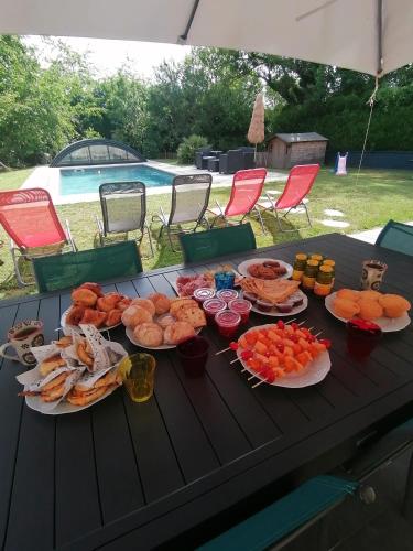 a table with many plates of food on it at Cocottes & Colibri in Châtellerault