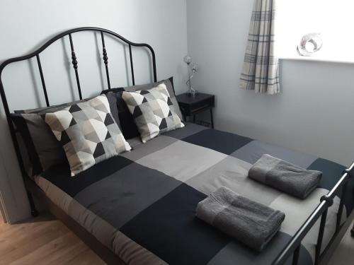 Cama o camas de una habitación en 2 The Maltings Apartments