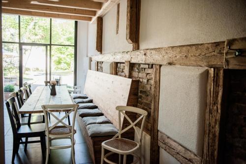 a dining room with a long table and chairs at Zauberhafte Ferienscheune im Hofgut Alte Ölmühle in Engen